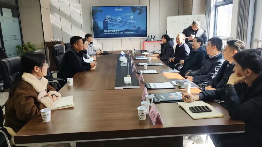 郑州市二七区委副书记、区长虎荣鑫调研郑州领航机器人有限公司，助力企业高质量发展