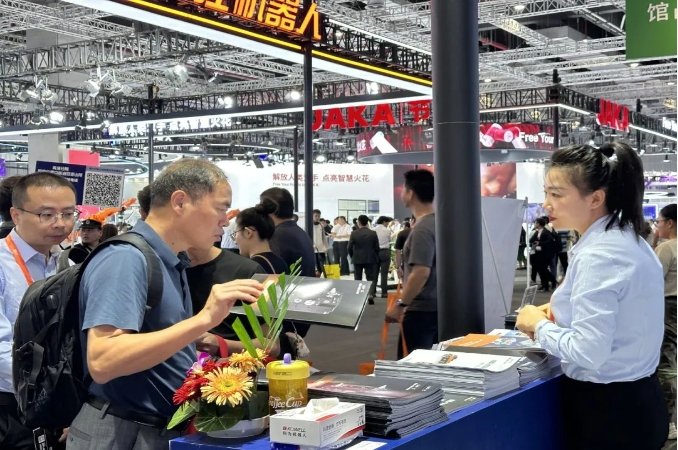 持续火爆丨沉浸式逛展，直击领航机器人末端装备多场景应用